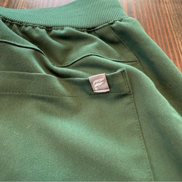 Fabletics Hunter Green Joggers Scrub Pants - Picture 15 of 15